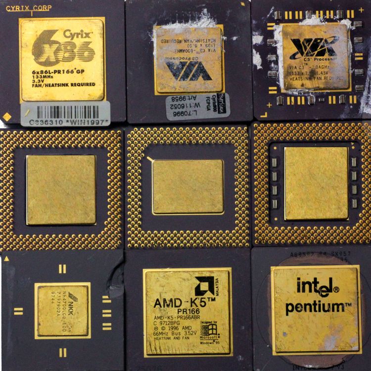 Goldcap en céramique pour processeur CPU. Processeurs d'ordinateur avec contacts plaqués or et Goldcap attaché