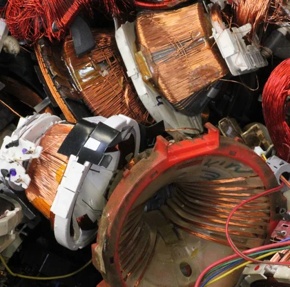 Les unités de déviation sont des modules de bobines de déviation avec fil de cuivre qui proviennent du recyclage de téléviseurs / moniteurs à tubes